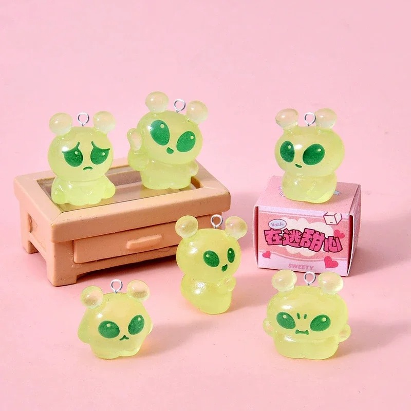 Resin Art Jewelry Kit - 10 Buah Liontin Resin Alien Hijau